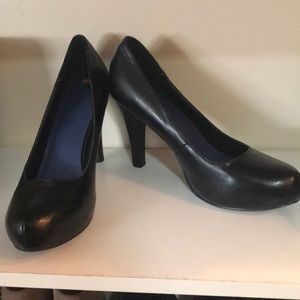 Black Madden girl shoes.